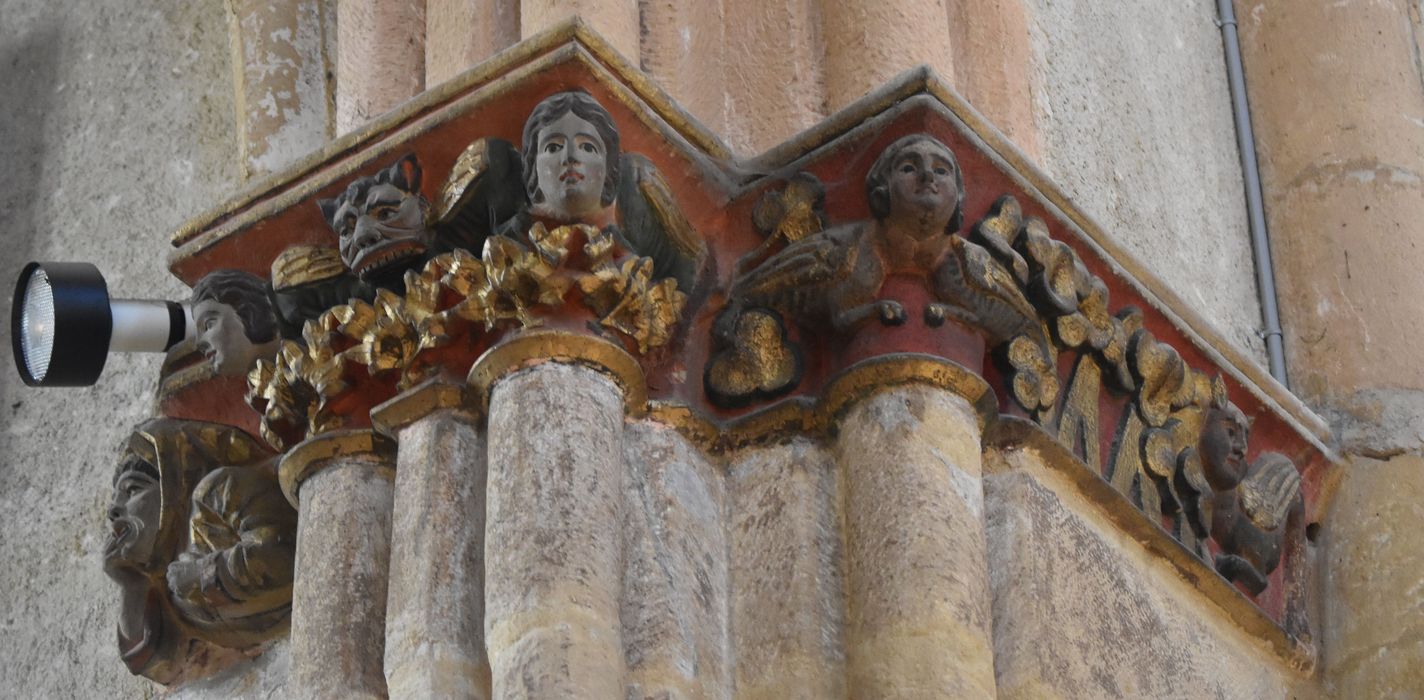 Choeur, détail d’un chapiteau sculpté