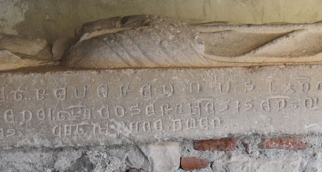 monument funéraire d'Auger de Montfaucon, détail de l’inscription