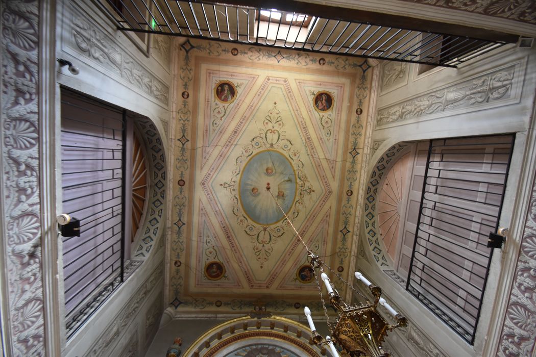 chapelle, vue partielle des décors peints