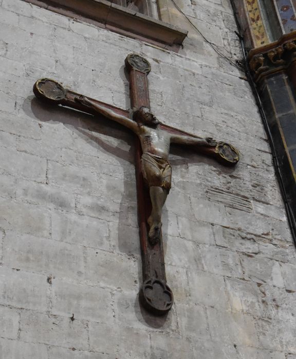 statue : Christ en croix