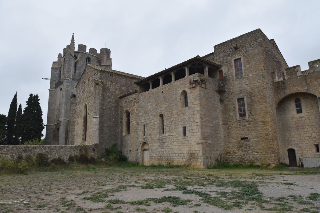 vue partielle du chevet de l’église abbatiale depuis le Nord-Est