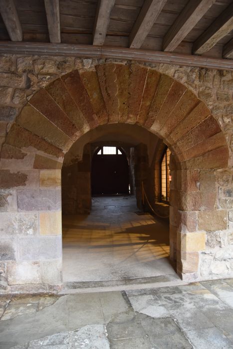 passage à l’Ouest donnant sur la cour du logis