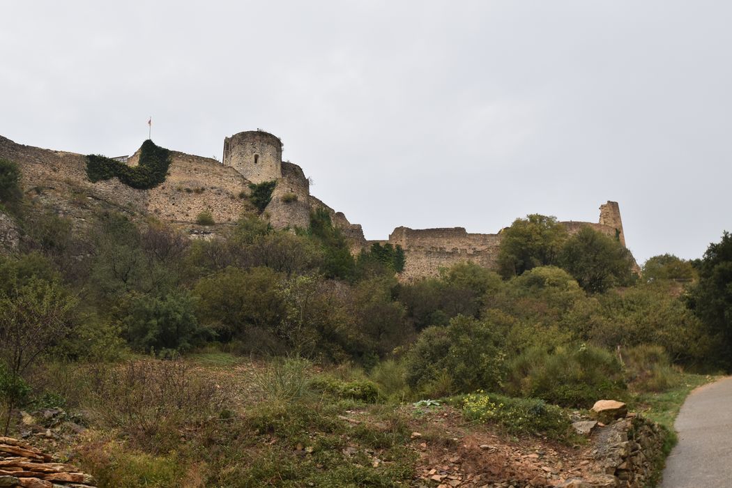 vue partielle des remparts est dans leur environnement