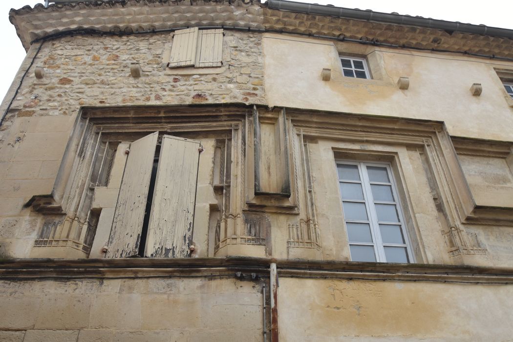 façade sur rue, baies du 1er étage