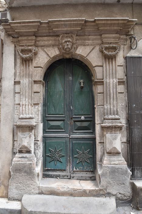 porte d’accès sur rue