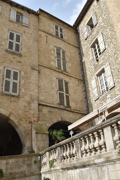 façade est au dessus de la galerie Alphonse de Poitiers