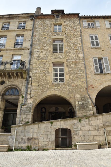 façade est au dessus de la galerie Alphonse de Poitiers