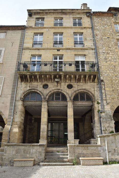 façade est au dessus de la galerie Alphonse de Poitiers