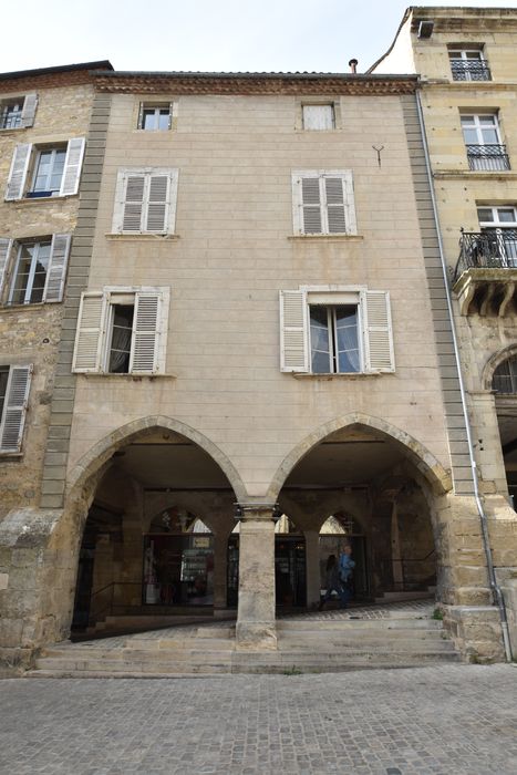 façade est au dessus de la galerie Alphonse de Poitiers