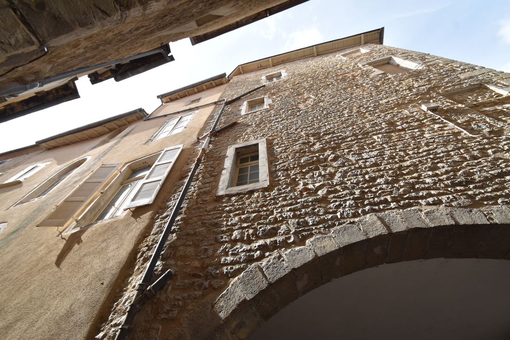 façades est sur la rue du Consulat