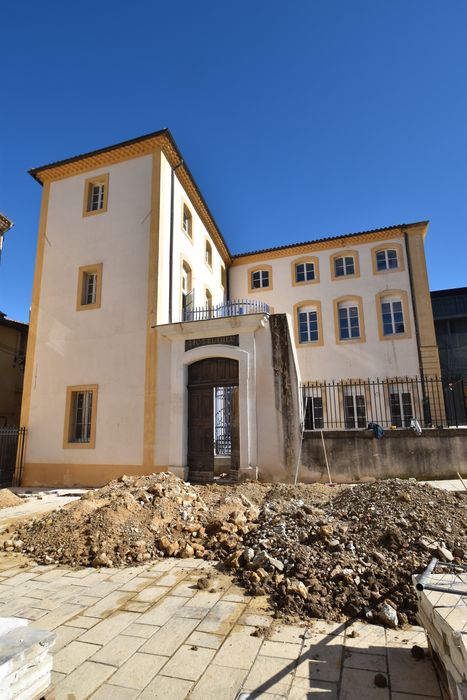 vue générale des bâtiments depuis l’Ouest