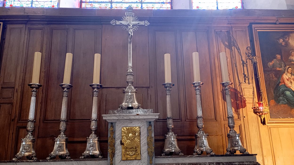 croix d’autel, chandelier d’autel (garniture d’autel)