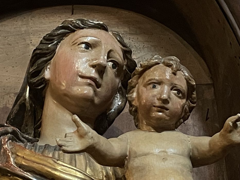 statue : Vierge à l’Enfant, détail