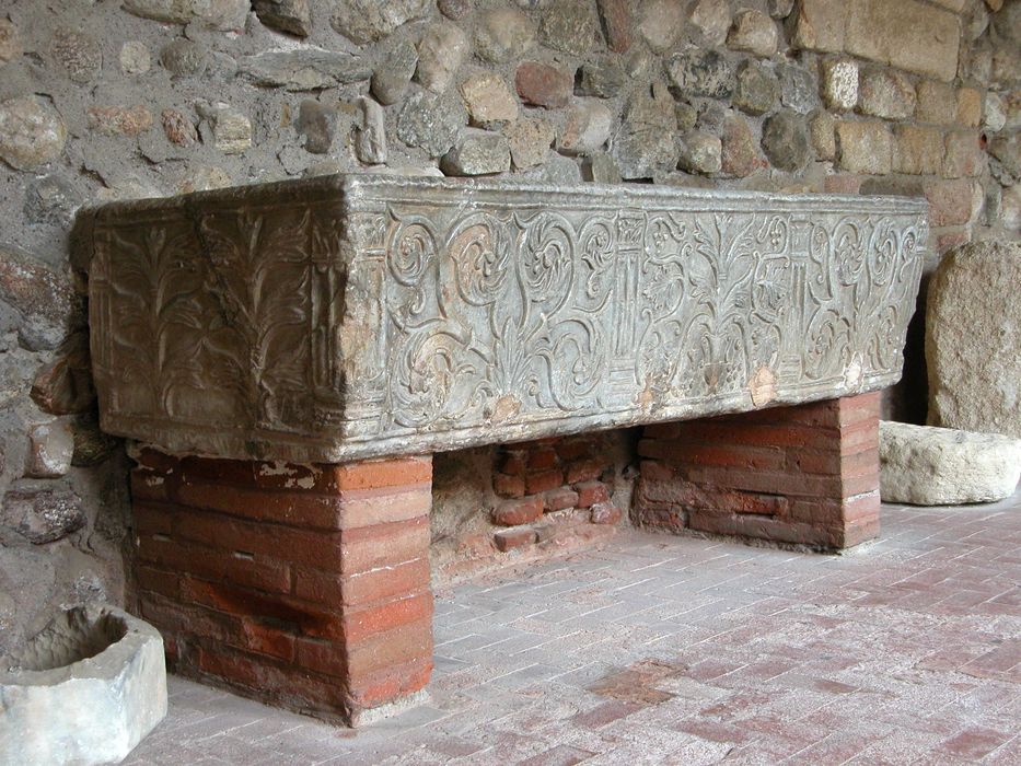 sarcophage de type aquitain n°2