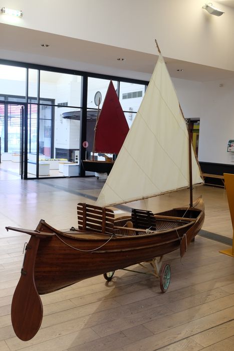 bateau de plaisance : Pingoin, canoë à voile de type Canadien