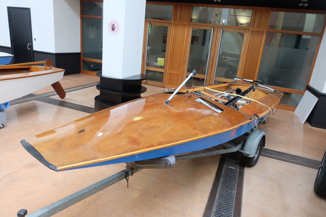Bateau de plaisance : Blue Dog, dériveur léger de type Fireball bleu