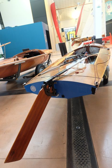 bateau de plaisance : Blue Dog, dériveur léger de type Fireball bleu