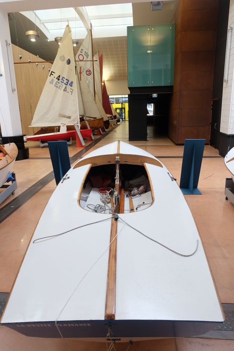 bateau de plaisance : bateau sans nom, dériveur de type Snipe, dériveur léger de type Snype