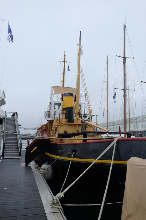 bateau de service : remorqueur portuaire et de haute mer dit Le Saint Gilles