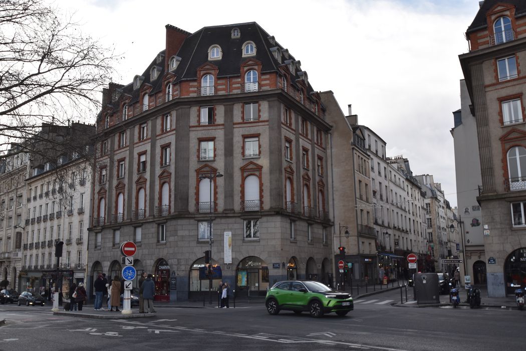 façades nord-est nord-ouest de l’immeuble situé quai des Grands-Augustins