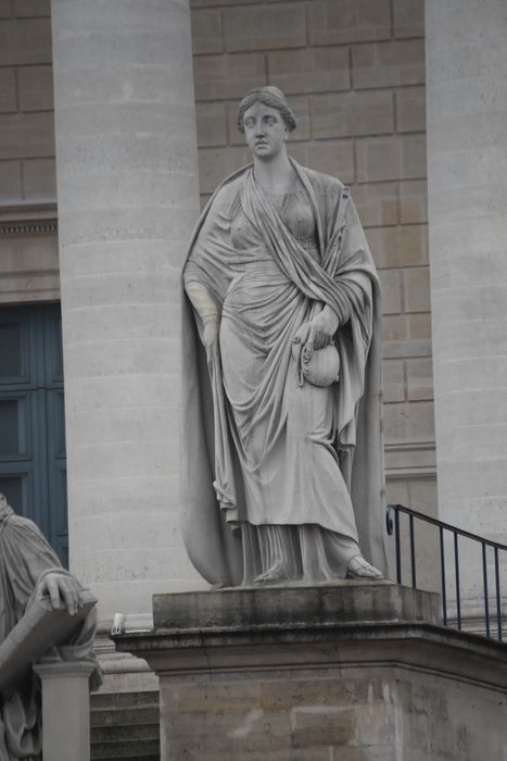 statue : Thémis