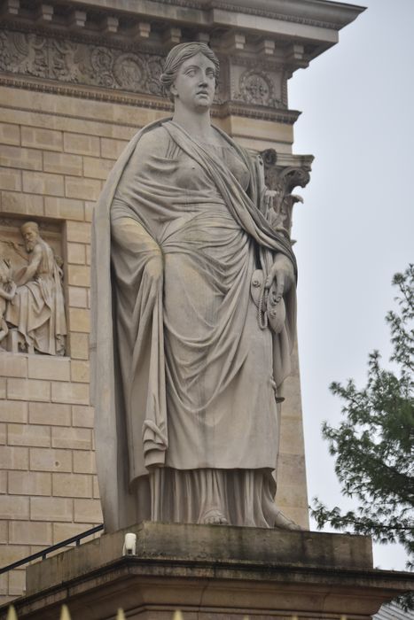 statue : Thémis