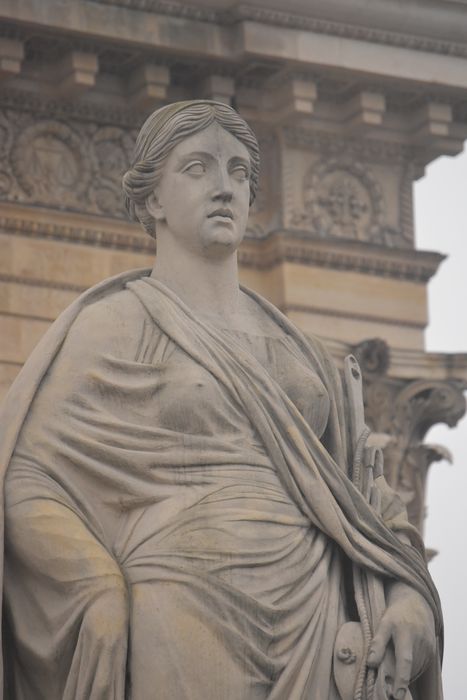 statue : Thémis, détail