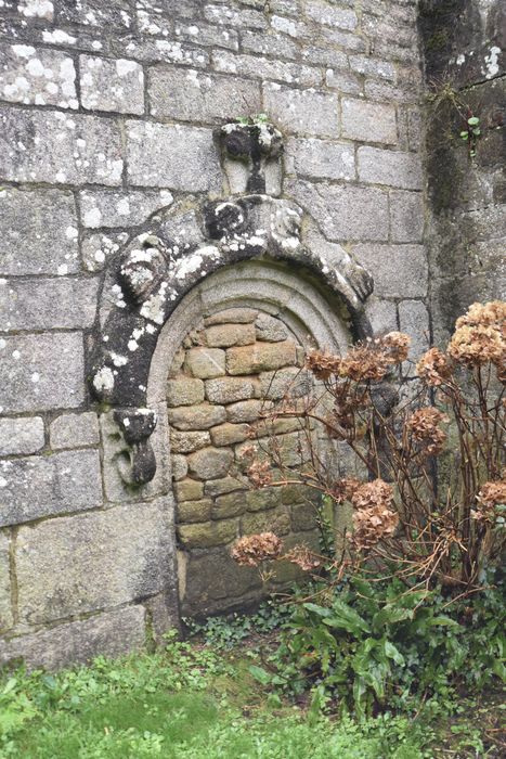 façade latérale nord, ancienne porte d’accès