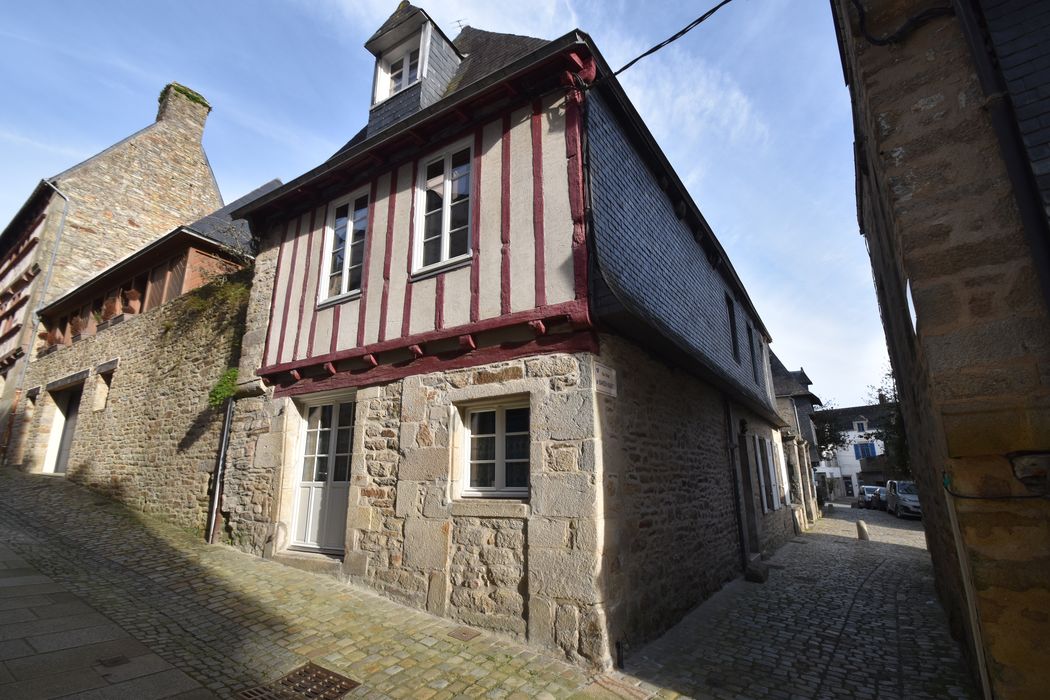 façade ouest sur la rue du Lycée