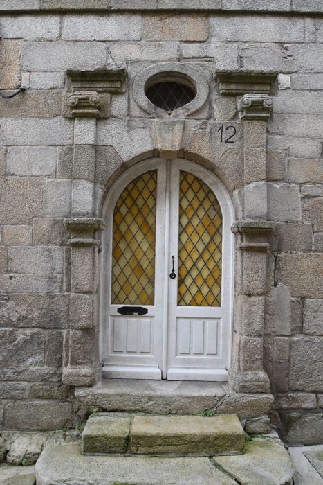 porte d’accès sur rue