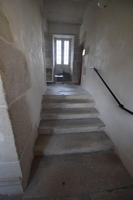 bâtiment est, escalier