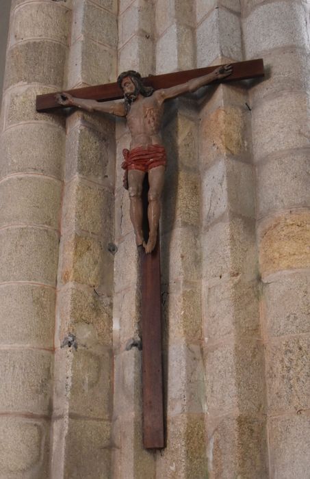 statue : Christ en croix