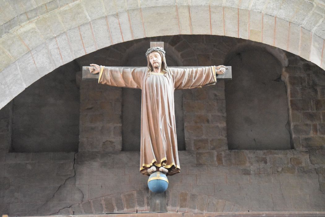 statue : Christ en croix