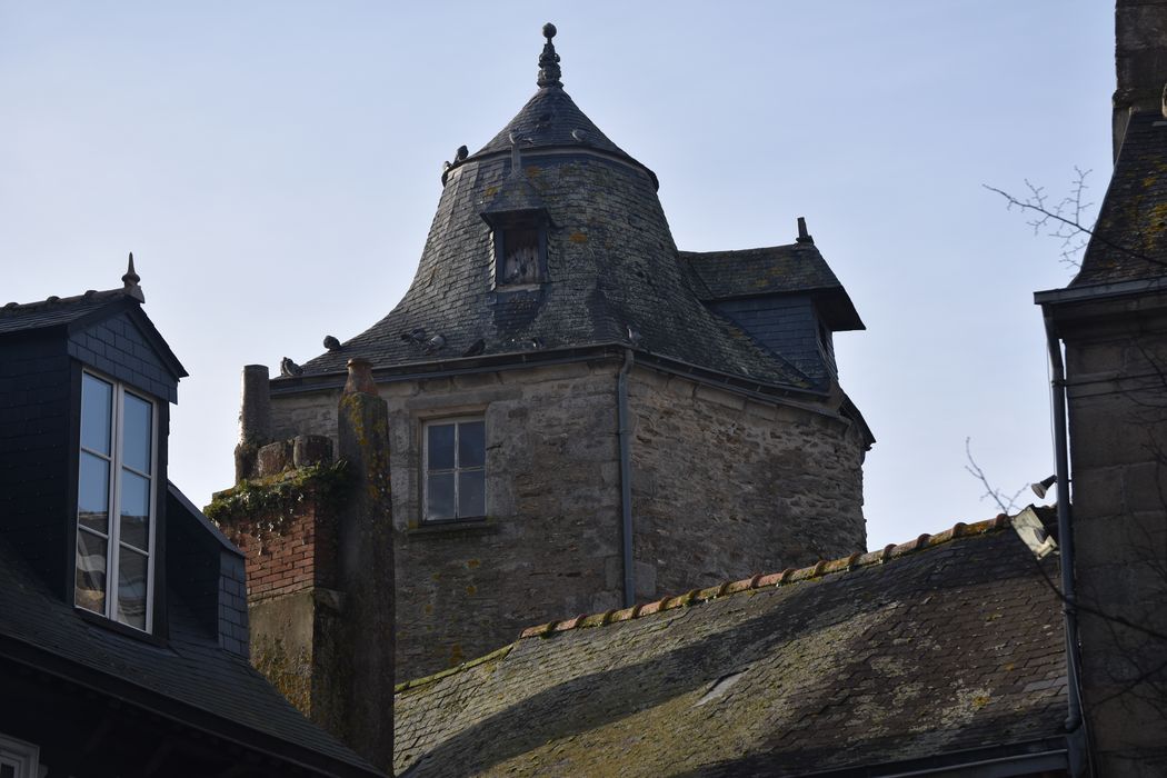 tourelle d’angle de la cour intérieure, vue partielle