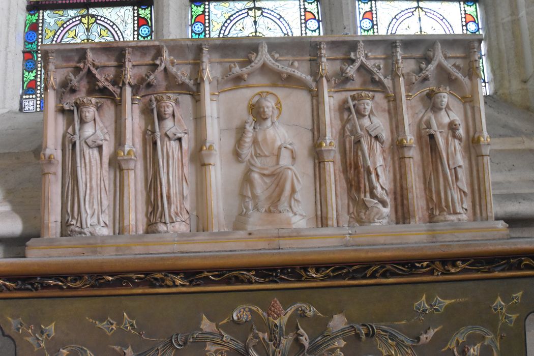 bas-relief : Christ entouré des quatre vertus théologales