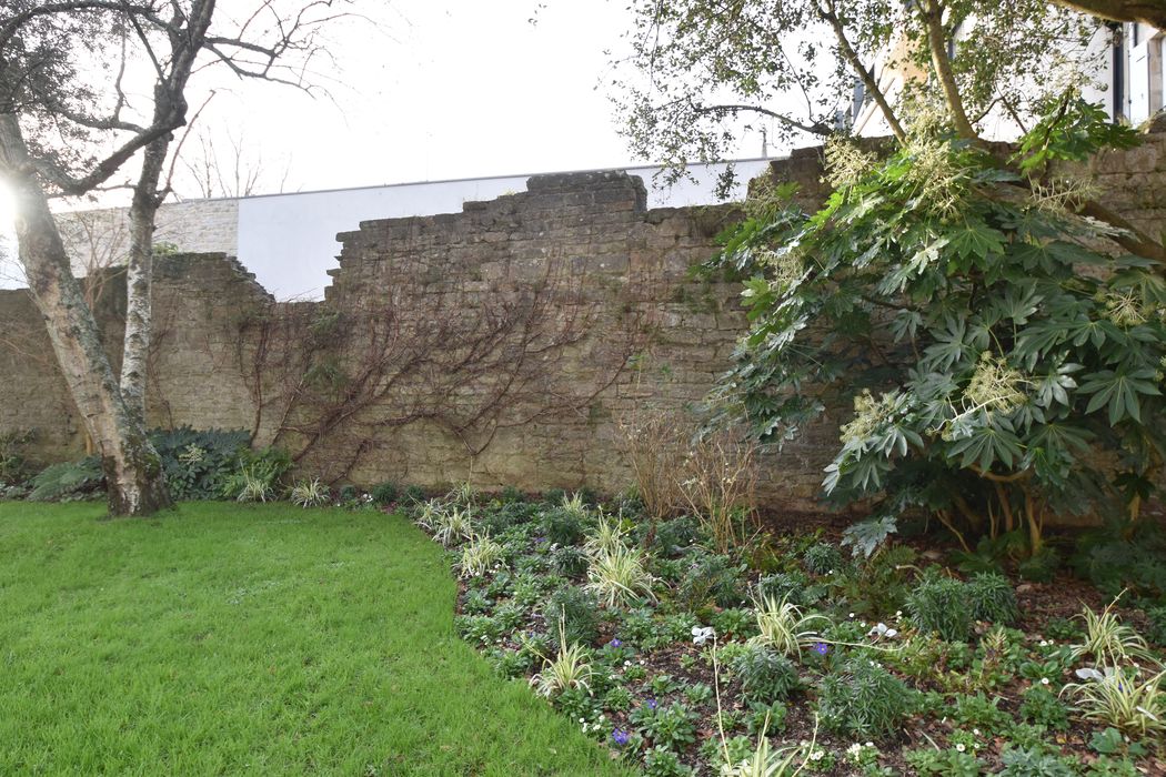 vue partielle des remparts situés le long de la rue Junville