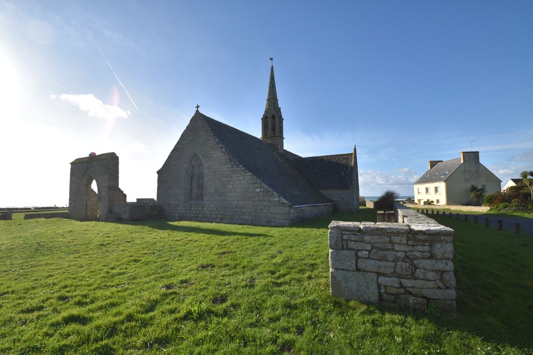 Vue générale de la chapelle dans son environnement depuis le Nord