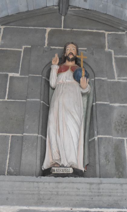 statue du porche d’accès sud : Christ bénissant