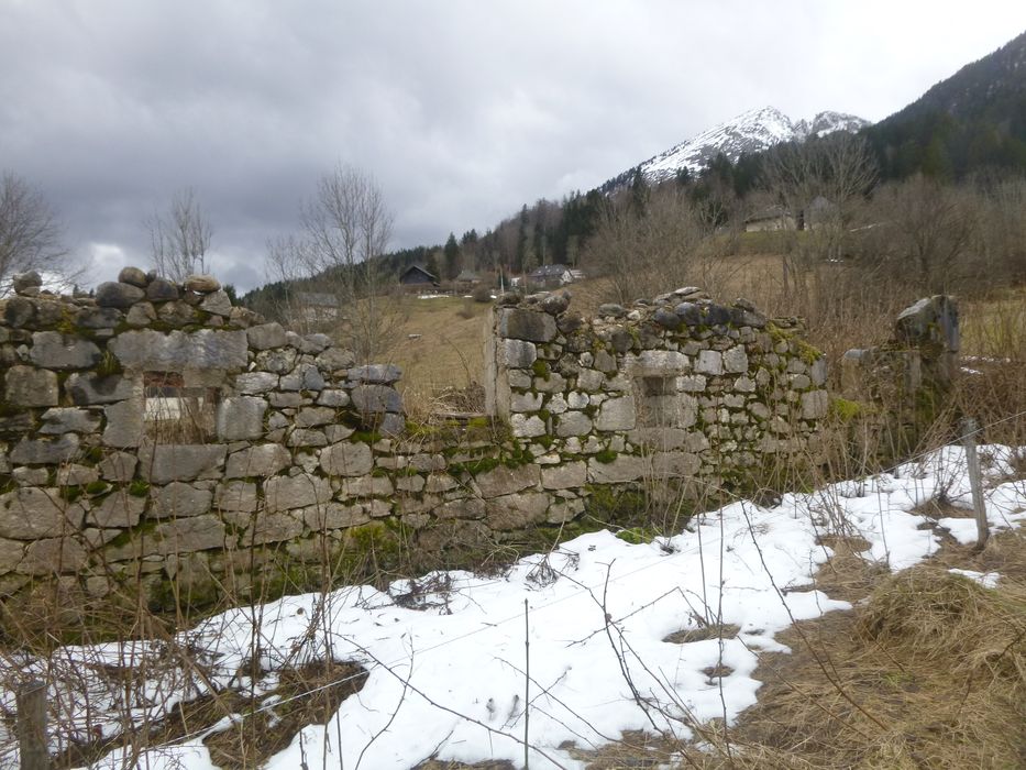 vue partielle des vestiges, façade latérale est