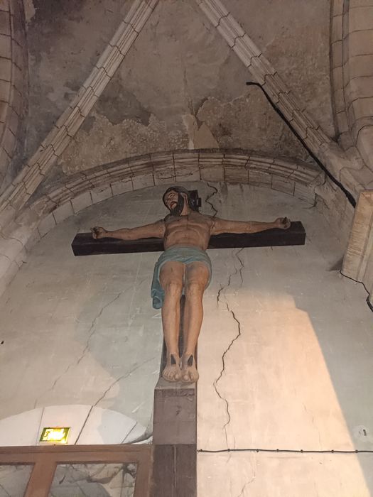 statue : Christ en croix