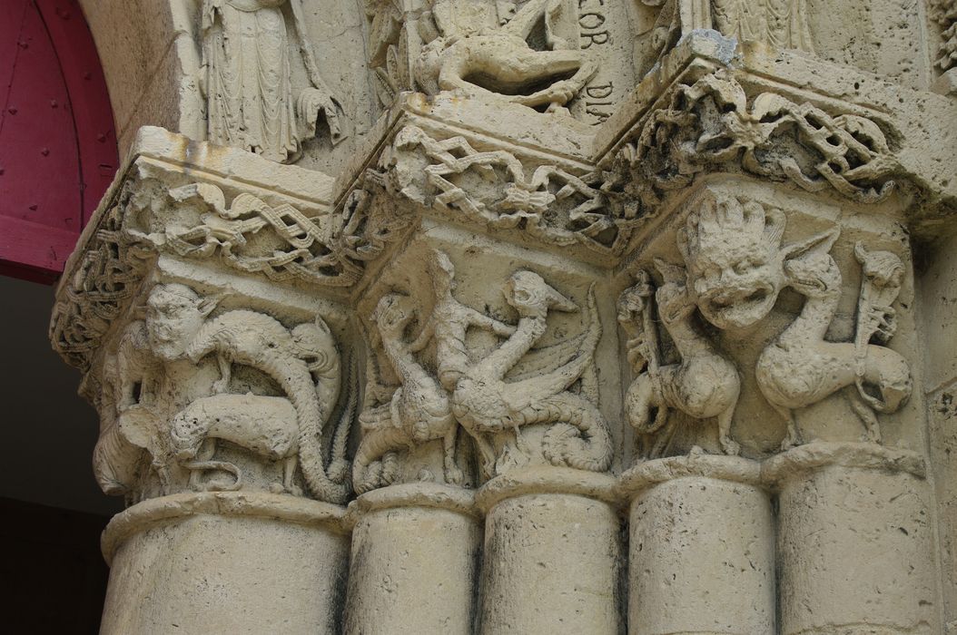 façade ouest, portail d’accès, détail