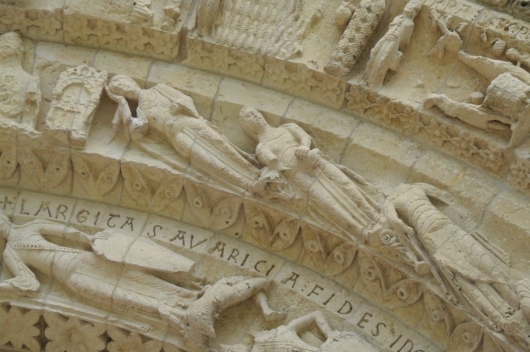 façade ouest, portail d’accès, détail