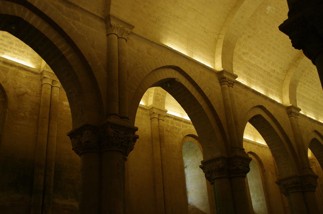 nef, grandes arcades