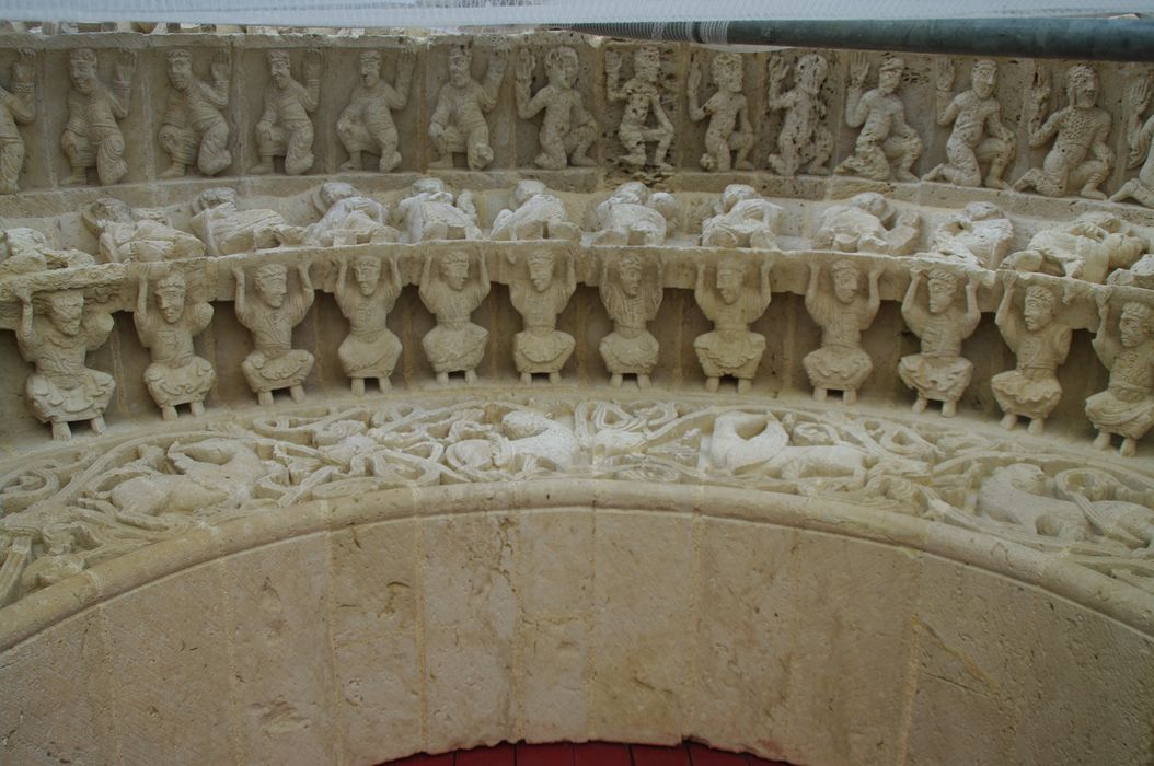façade ouest, portail d’accès, détail