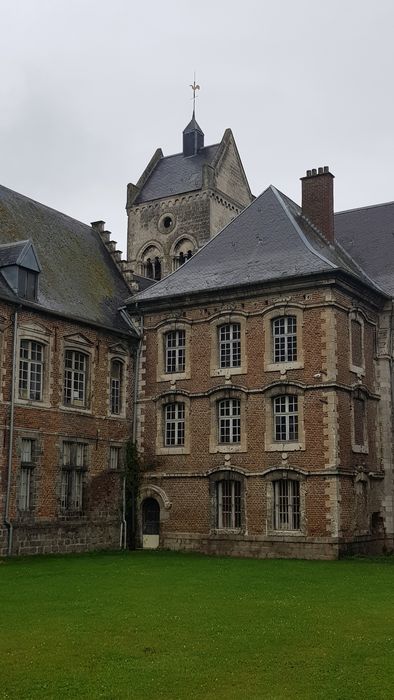 façade sud-est adossée à l’église Sainte-Catherine