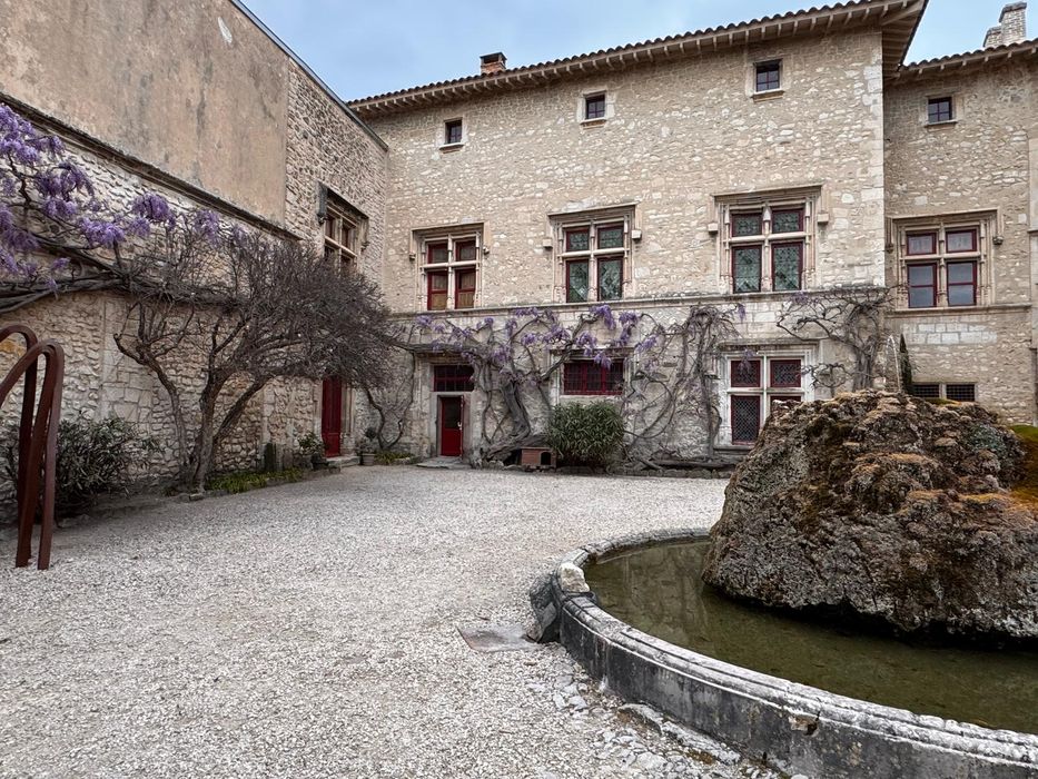 cour d’honneur, façades nord et ouest, vue partielle