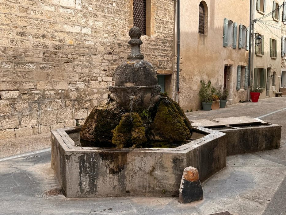 vue générale de la fontaine