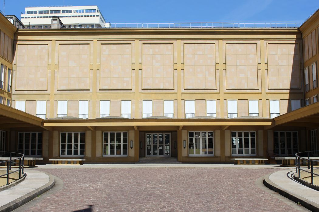 bâtiment nord, façade sud sur cour