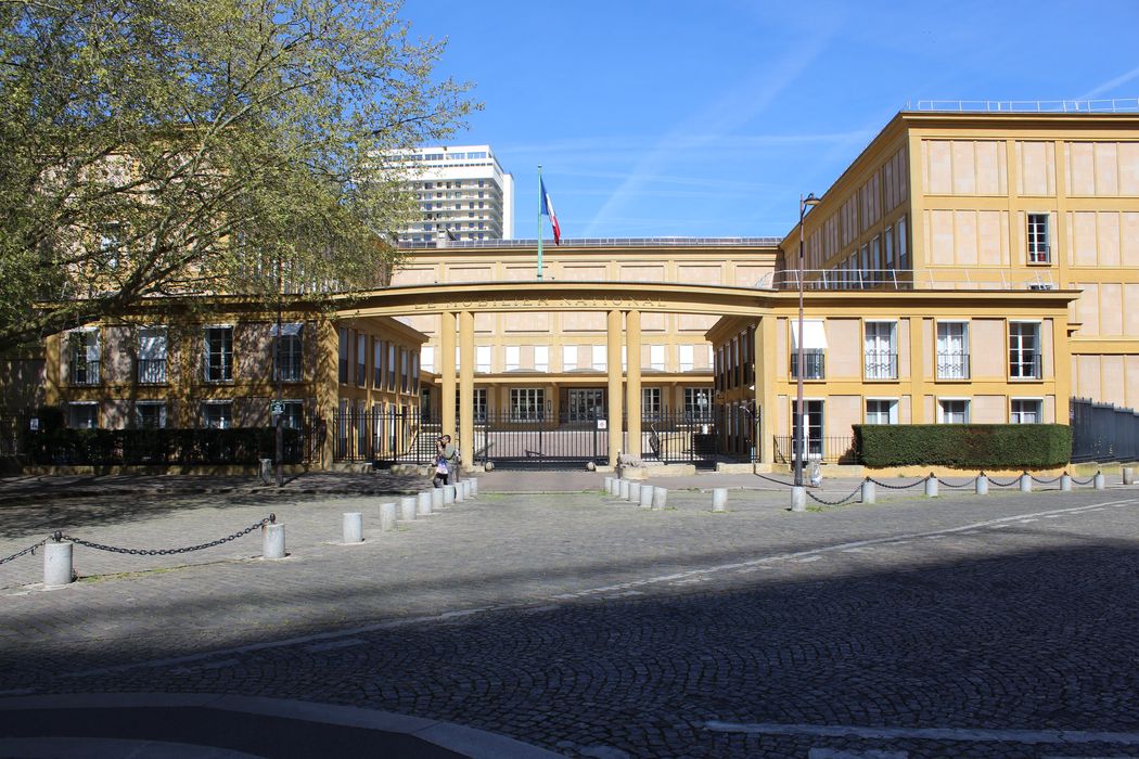 vue générale du bâtiment depuis le Sud