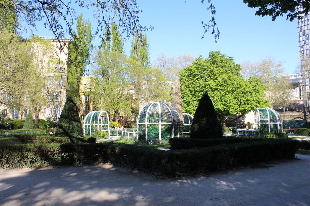 vue partielle du square